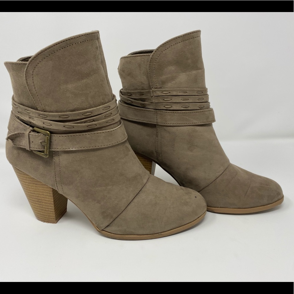 Charlotte Russe Gray Suede 4’ Booties Size 8.5